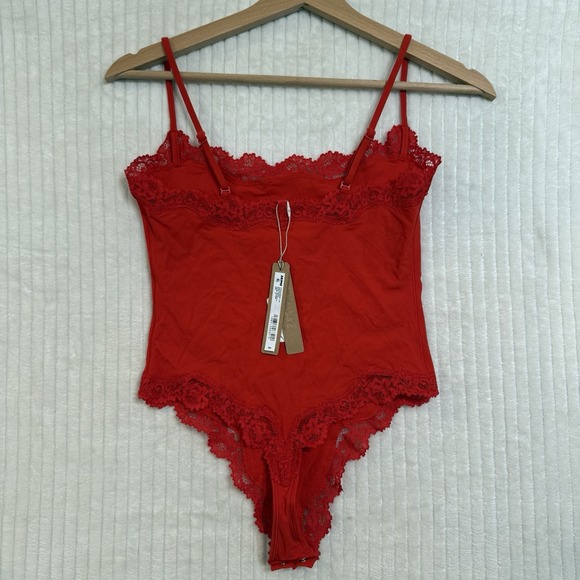 SKIMS Fits Everybody Lace Cami Bodysuit in Cayenne Red Size Small NWT $64 - Picture 3 of 11